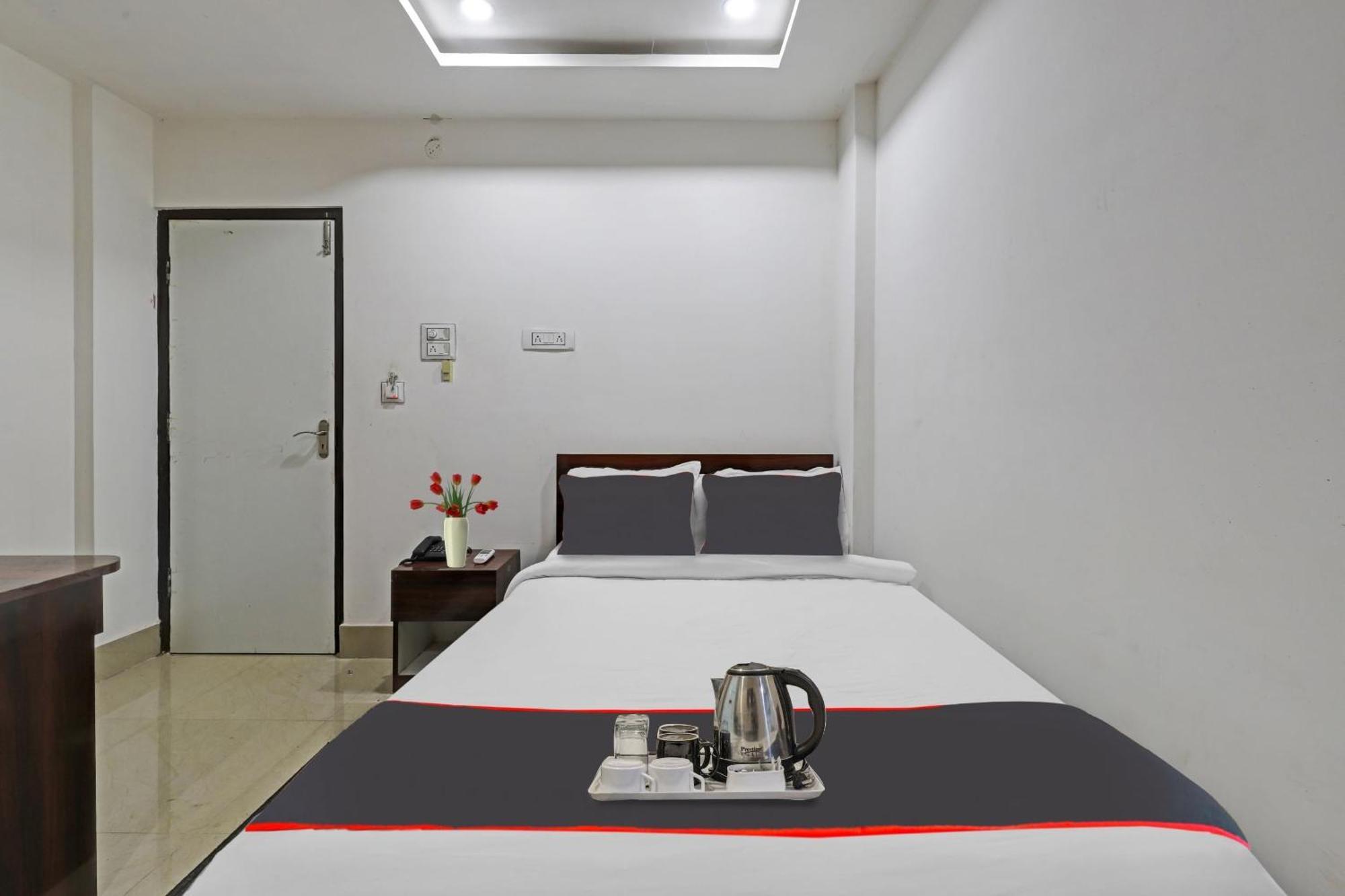 Hotel O Lakhi Guest House Гувахати Екстериор снимка