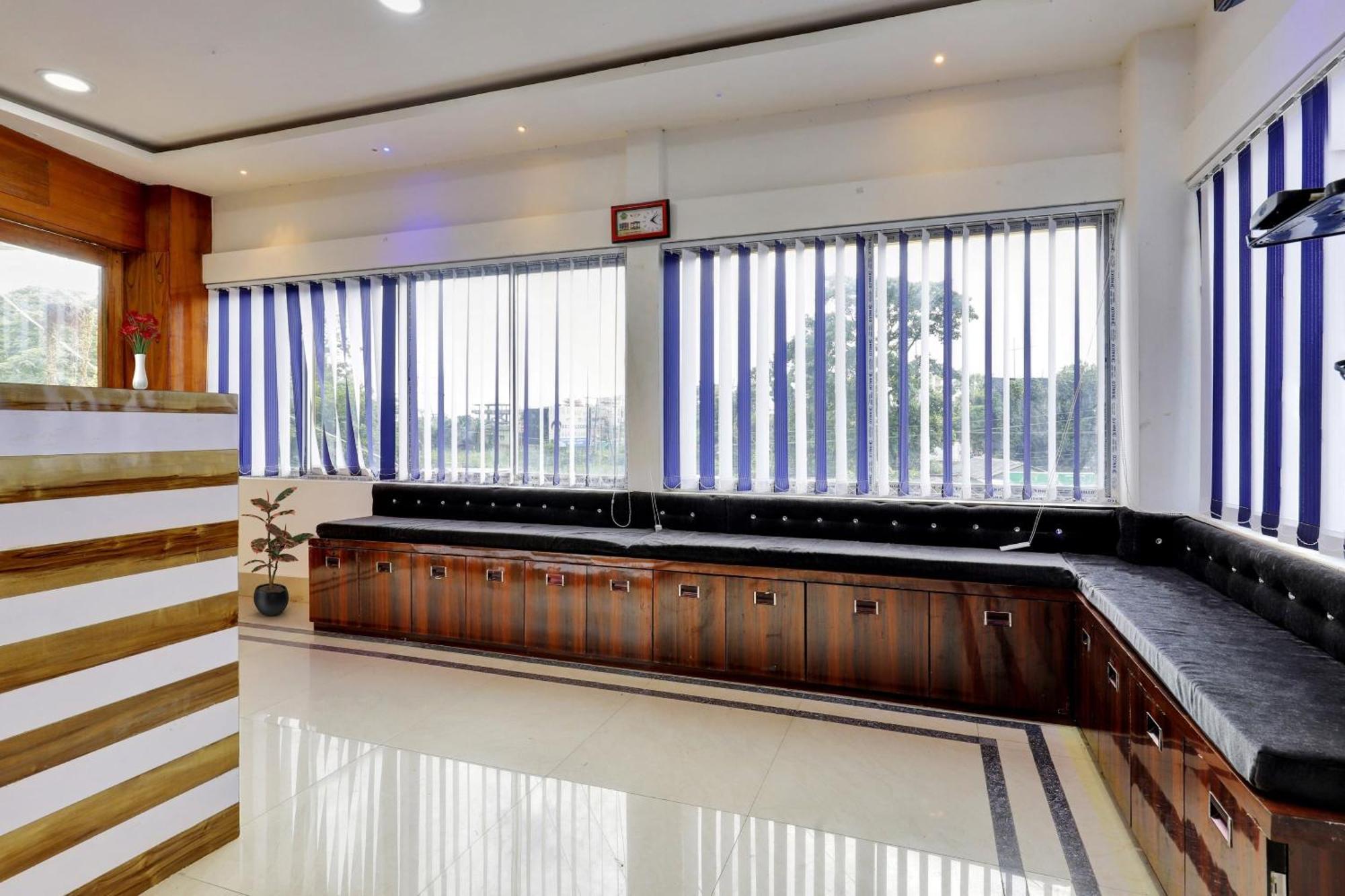 Hotel O Lakhi Guest House Гувахати Екстериор снимка