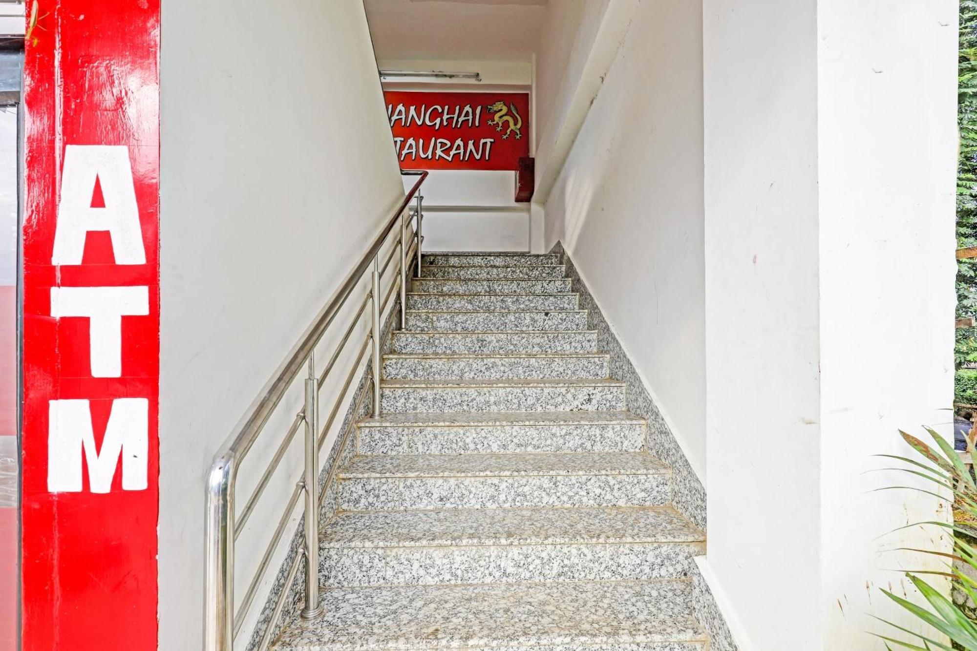 Hotel O Lakhi Guest House Гувахати Екстериор снимка